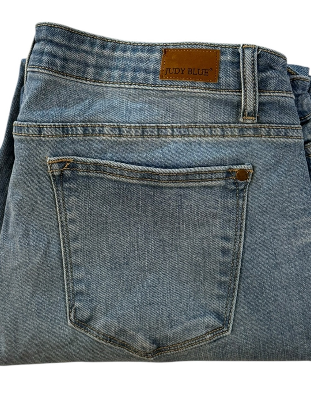 Judy Blue Relaxed Fit Light Wash Cuffed Jeans 15/32 - Picture 10 of 13